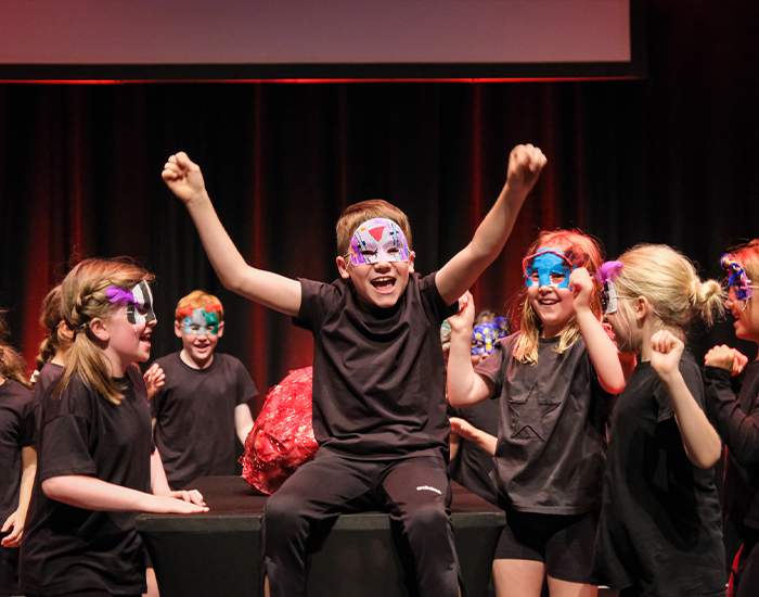 Children dancing on the stage while perfoming a scene in Gris